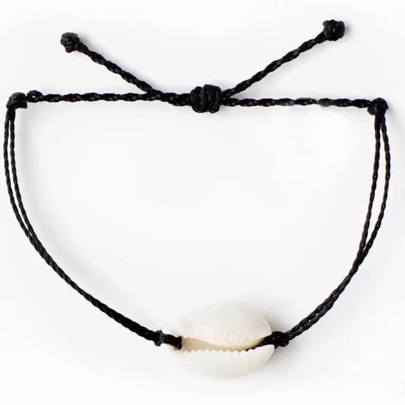 Delicate Cowrie Shell Bracelet Black - Picture 5 of 5